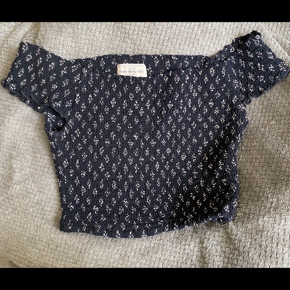 Patterned off the shoulder crop top - Picture 2 of 2